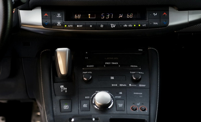 Lexus CT cena 64900 przebieg: 30500, rok produkcji 2016 z Białystok małe 596